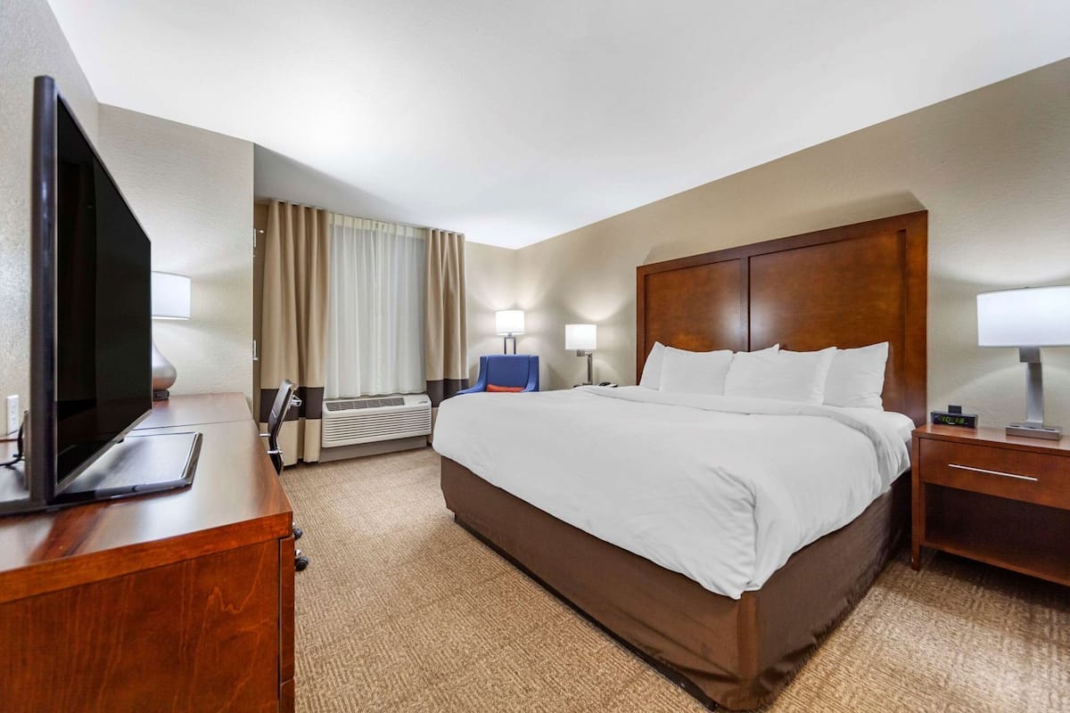 Pillow-top beds, desk, laptop workspace, blackout curtains