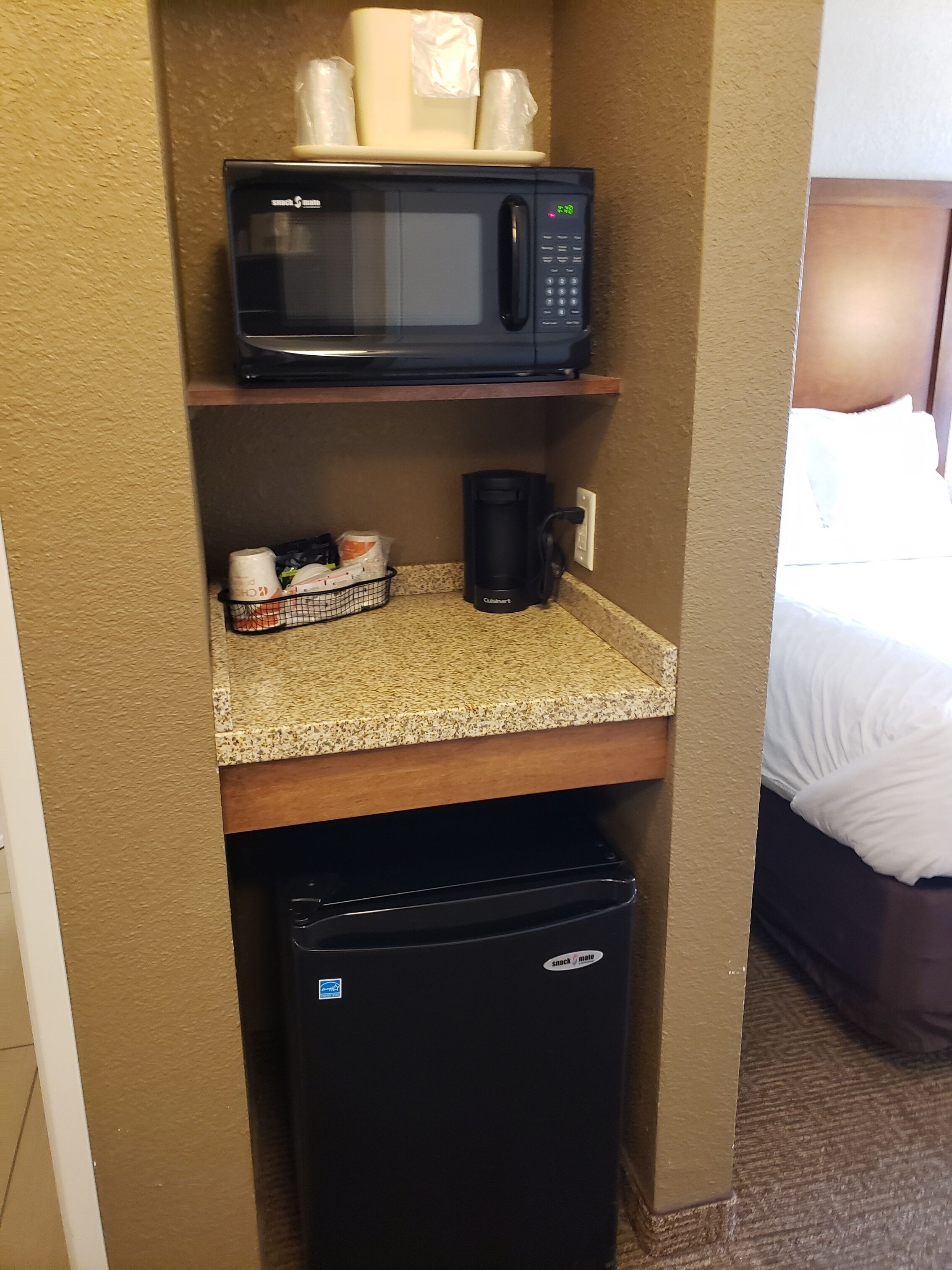 room, 2 queen beds, non smoking | private kitchenette | fridge, microwave, coffee/tea maker