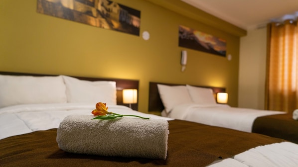 Escritorio, cunas gratuitas, camas plegables/adicionales y wifi gratis