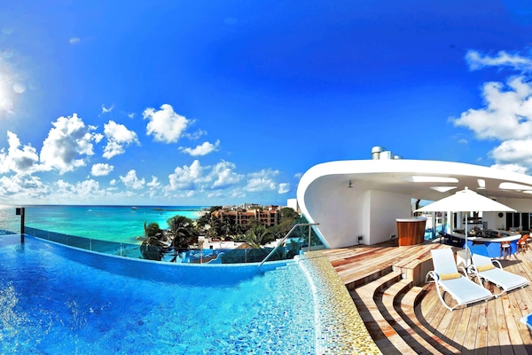 Außenpool, Sonnenschirme