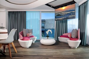 Owner´s Suite | Ropa de cama de alta calidad, caja fuerte, escritorio y cortinas opacas