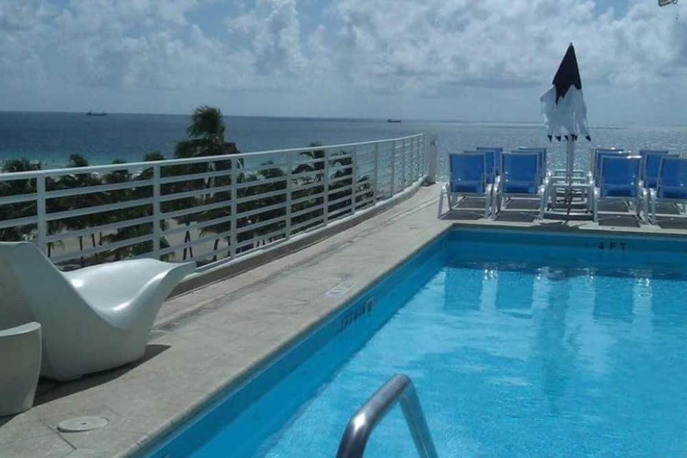 Strand Ocean Drive Suites