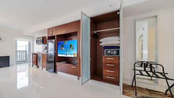 Executive King Suite Partial Ocean View w/Balcony | Living area | 42-inch flat-screen TV with cable channels, TV