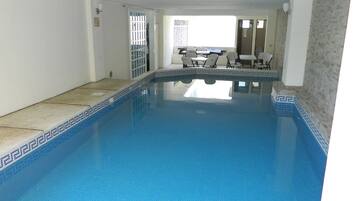 Indoor pool, sun loungers