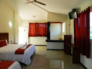 三人房 | 客房内保险箱、熨斗/熨板、免费 WiFi