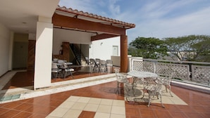 Terrace/patio - Hotel Keyri (Santa María Huatulco)