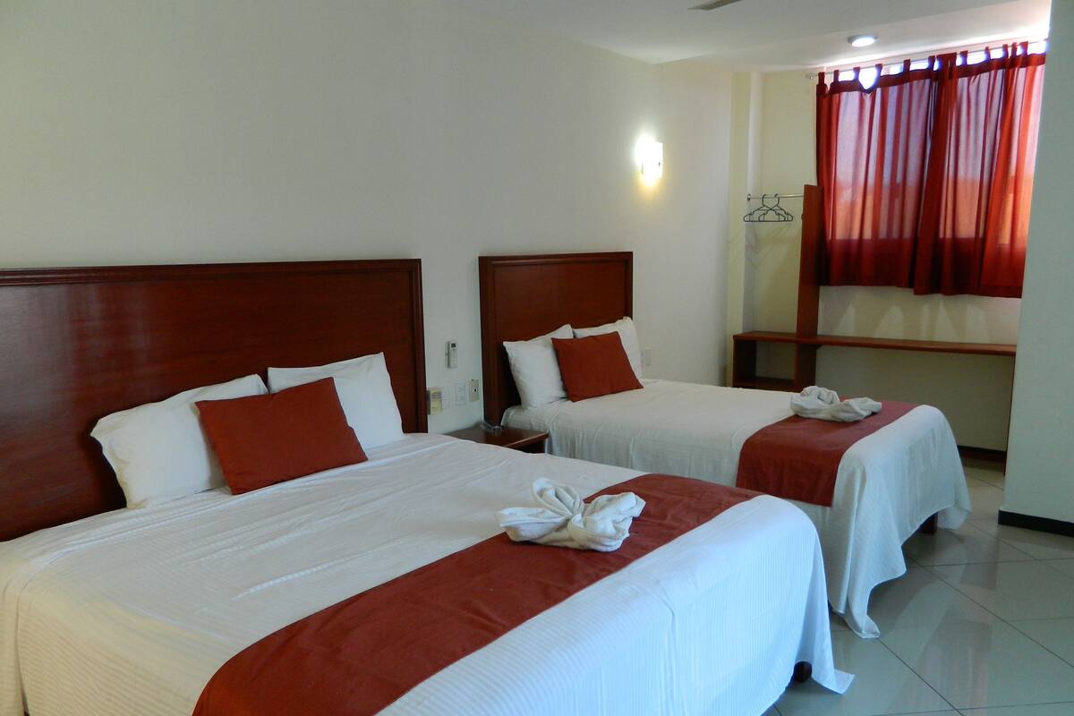 Junior Suite | In-room safe, iron/ironing board (on request), WiFi (free)