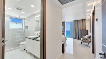 Luxury Room | 1 bedroom, iron/ironing board, free WiFi, bed sheets