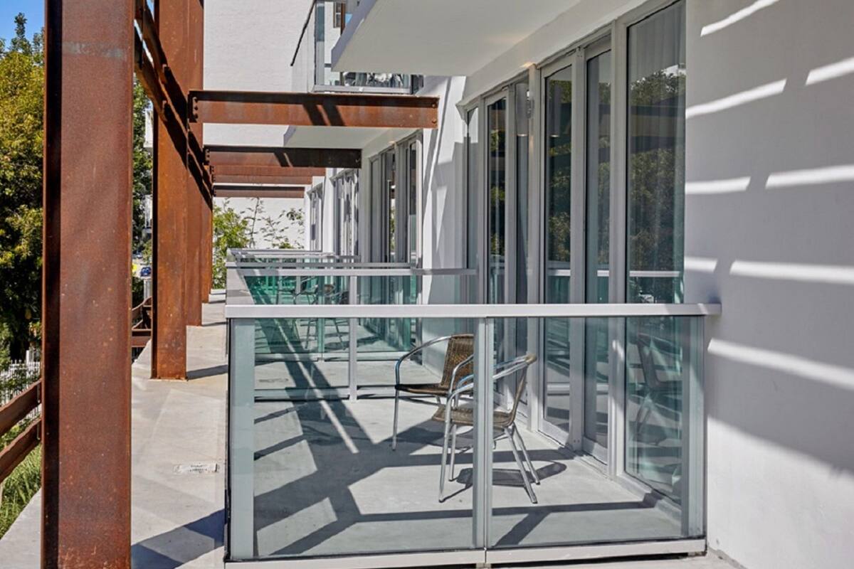 One Bedroom Suite with Private Terrace | 露台
