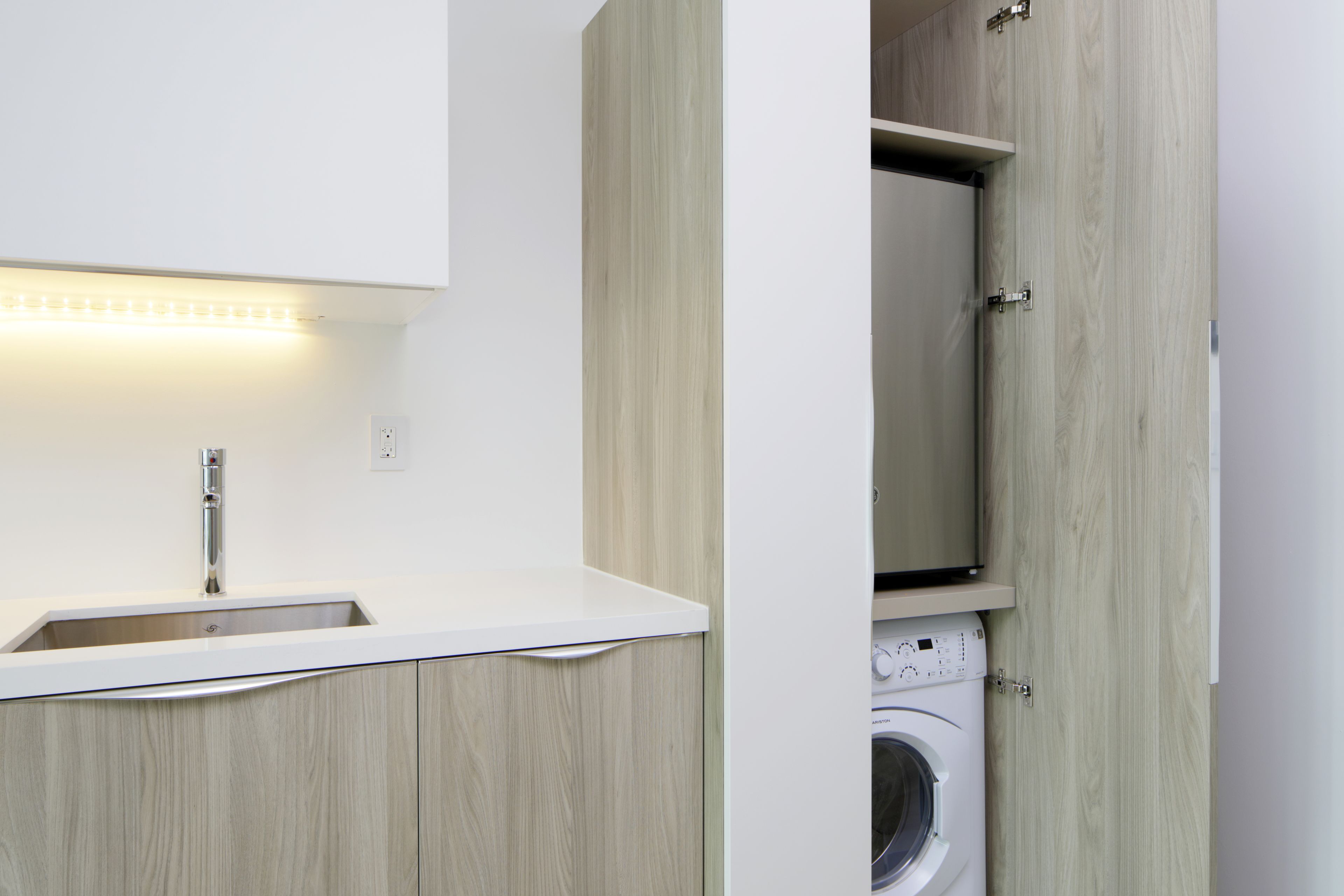 courtyard one bedroom suite - with standing balcony | room amenity