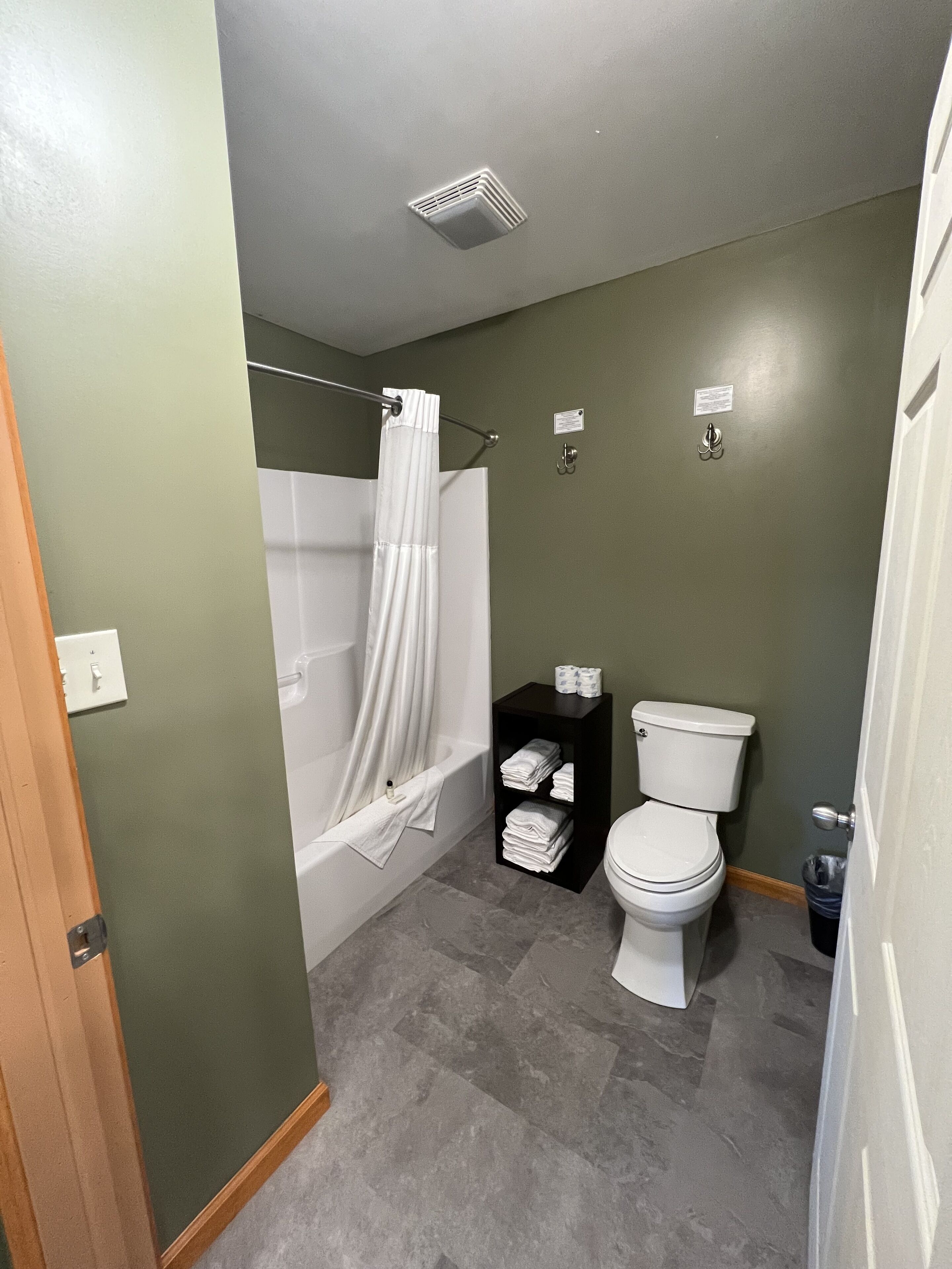 cottage, 1 bedroom | bathroom | combined shower/bathtub, towels, soap, shampoo