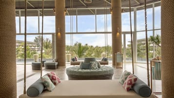 2 bars/lounges, poolside bar