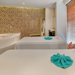 Couples treatment rooms, body treatments, body scrubs, facials