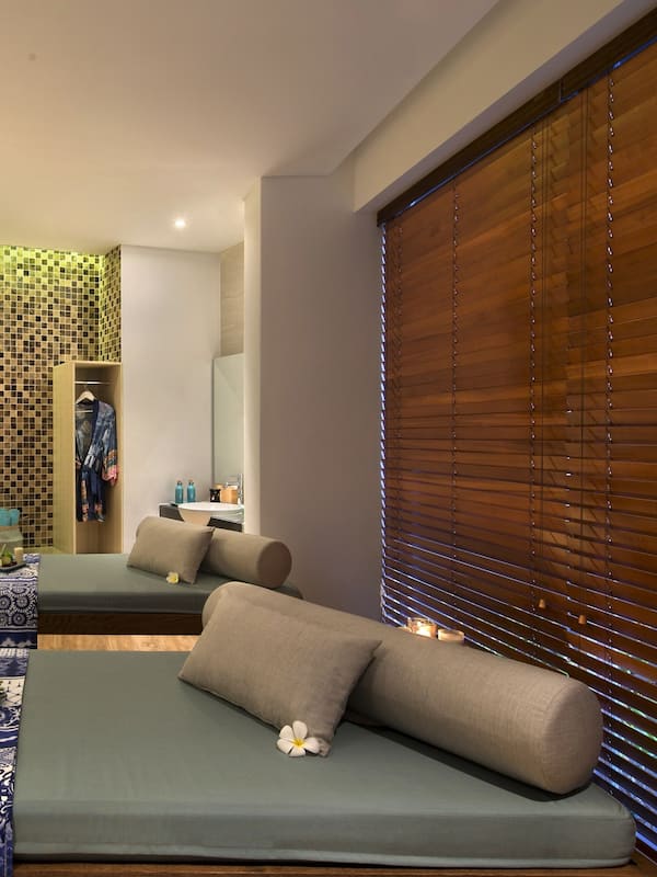 Couples treatment rooms, body treatments, body scrubs, facials