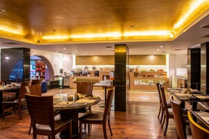Desayuno buffet todos los días (con cargo)