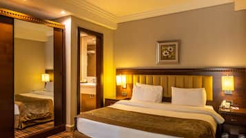 Suite Royale, 3 chambres, vue mer | Literie de qualité supérieure, coffres-forts dans les chambres, bureau