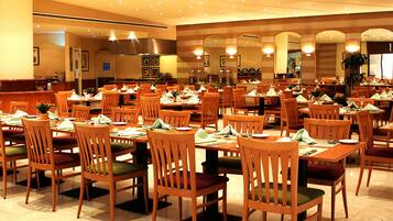 Breakfast, lunch, dinner served; international cuisine