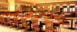 Breakfast, lunch, dinner served; international cuisine  - Lancaster Tamar Hotel (Hadath)