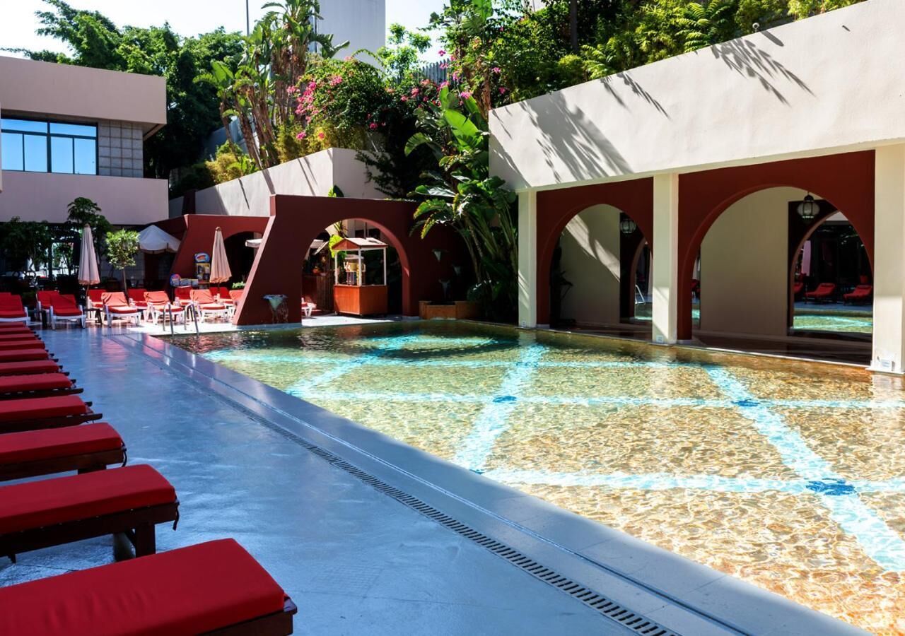 seasonal outdoor pool, pool umbrellas, pool loungers