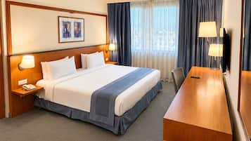 Classic Suite, 1 Bedroom | Bathroom | Combined shower/tub, deep soaking tub, free toiletries, hair dryer
