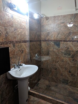 Family Suite, 2 Queen Beds, Accessible | Bathroom