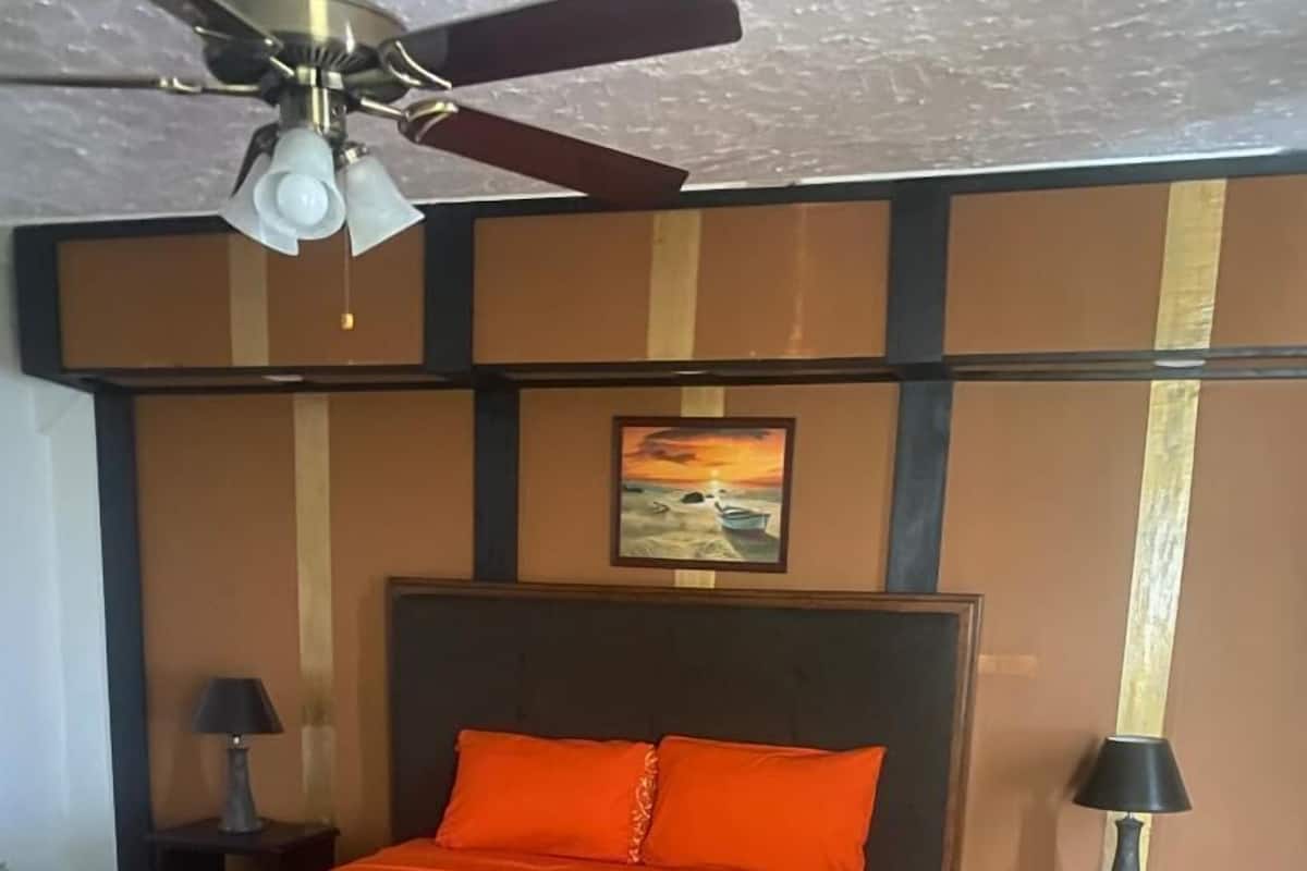 Junior Suite, 1 Queen Bed, City View | Individually furnished, desk, blackout drapes, iron/ironing board
