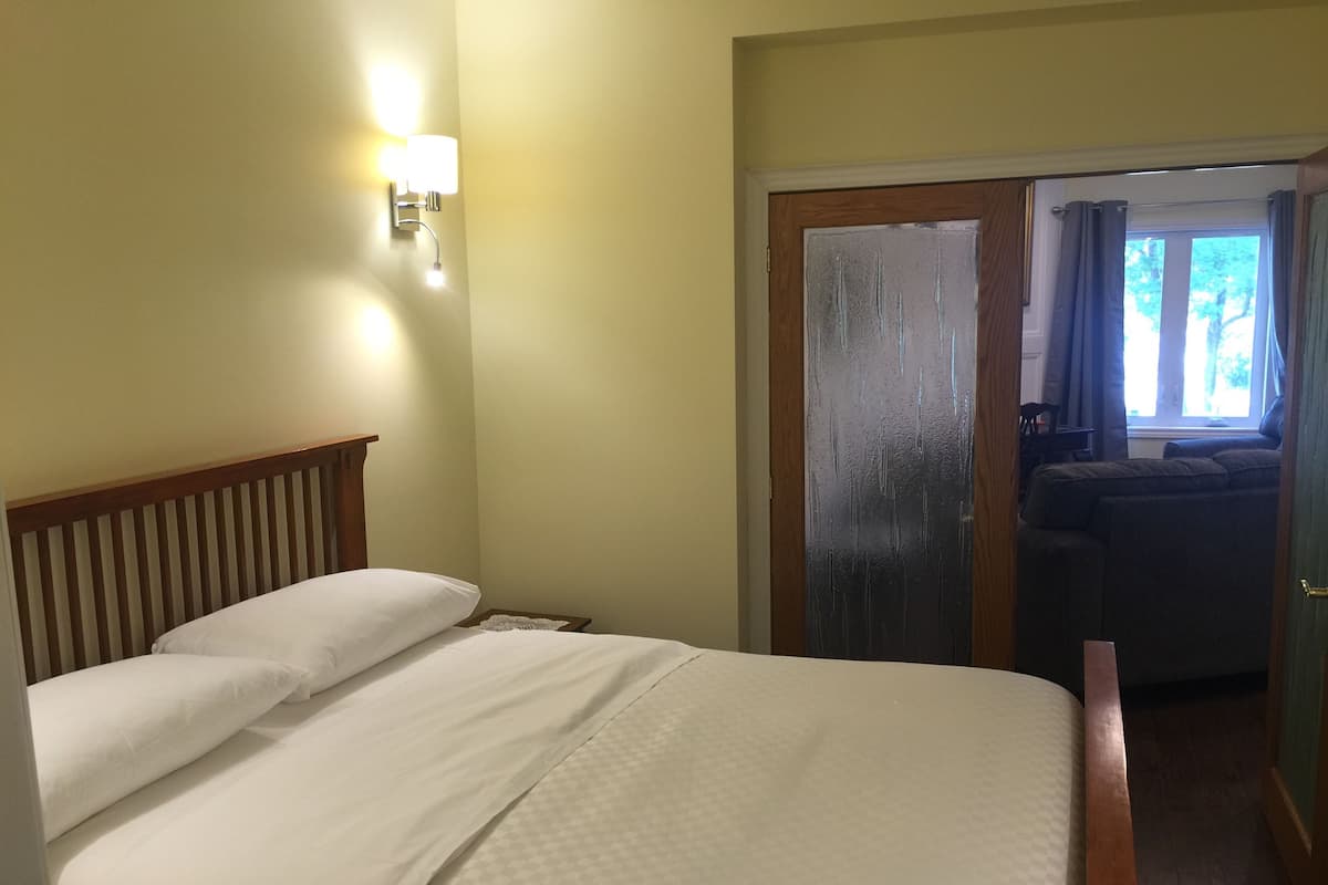Wood Rose Suite, 2 Queen Beds, Fireplace, Kitchenette | Room amenity