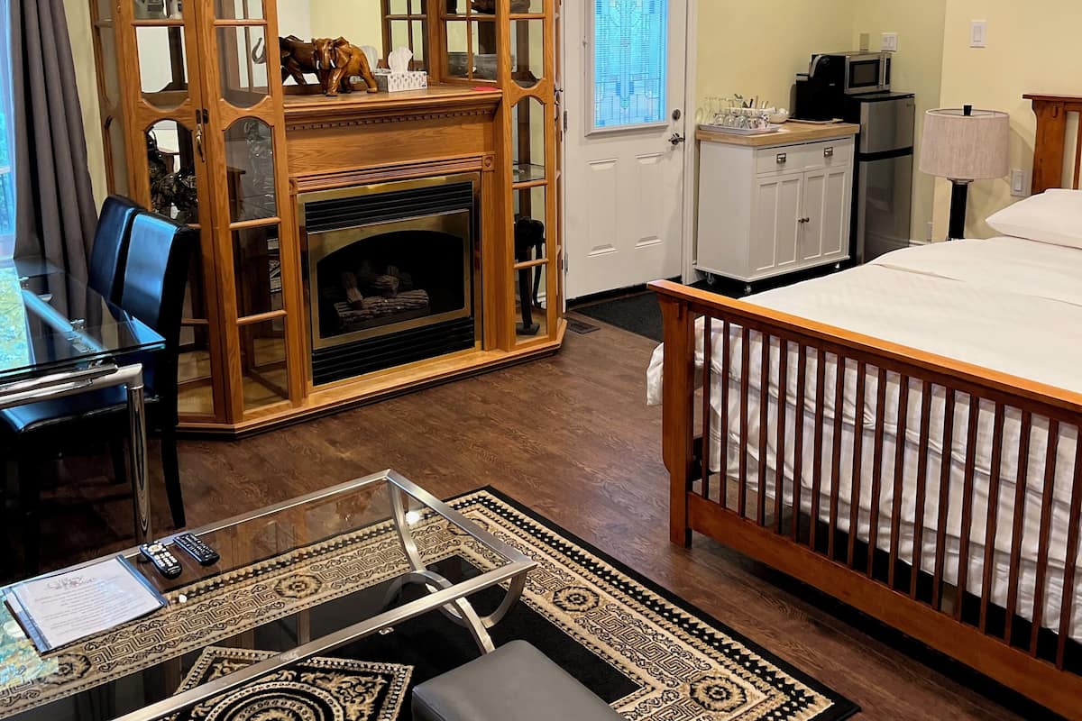Wood Rose Suite, 2 Queen Beds, Fireplace, Kitchenette | Soundproofing, iron/ironing board, WiFi (free), bed sheets