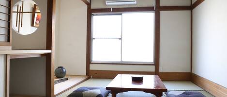 传统客房 | 客房内保险箱、特色装修、特色家居、遮光窗帘