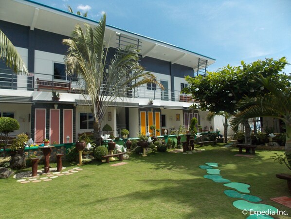 Property grounds - L&M Hearthstones Lodge (Oslob)
