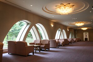 Lobby sitting area - Hotel Kazuno (Kazuno)