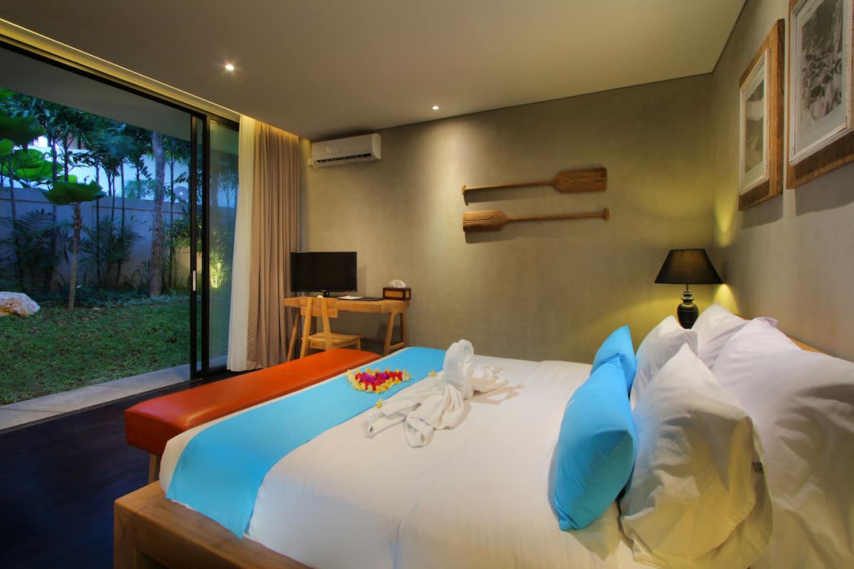 2 bedrooms, minibar, in-room safe, desk