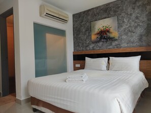 Desk, soundproofing, iron/ironing board, free WiFi - JIN HOTEL (Puchong)