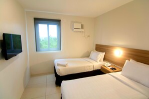 Standard Twin Room | Desk, laptop workspace, soundproofing, free WiFi - Mango Suites - Tuguegarao (Tuguegarao)