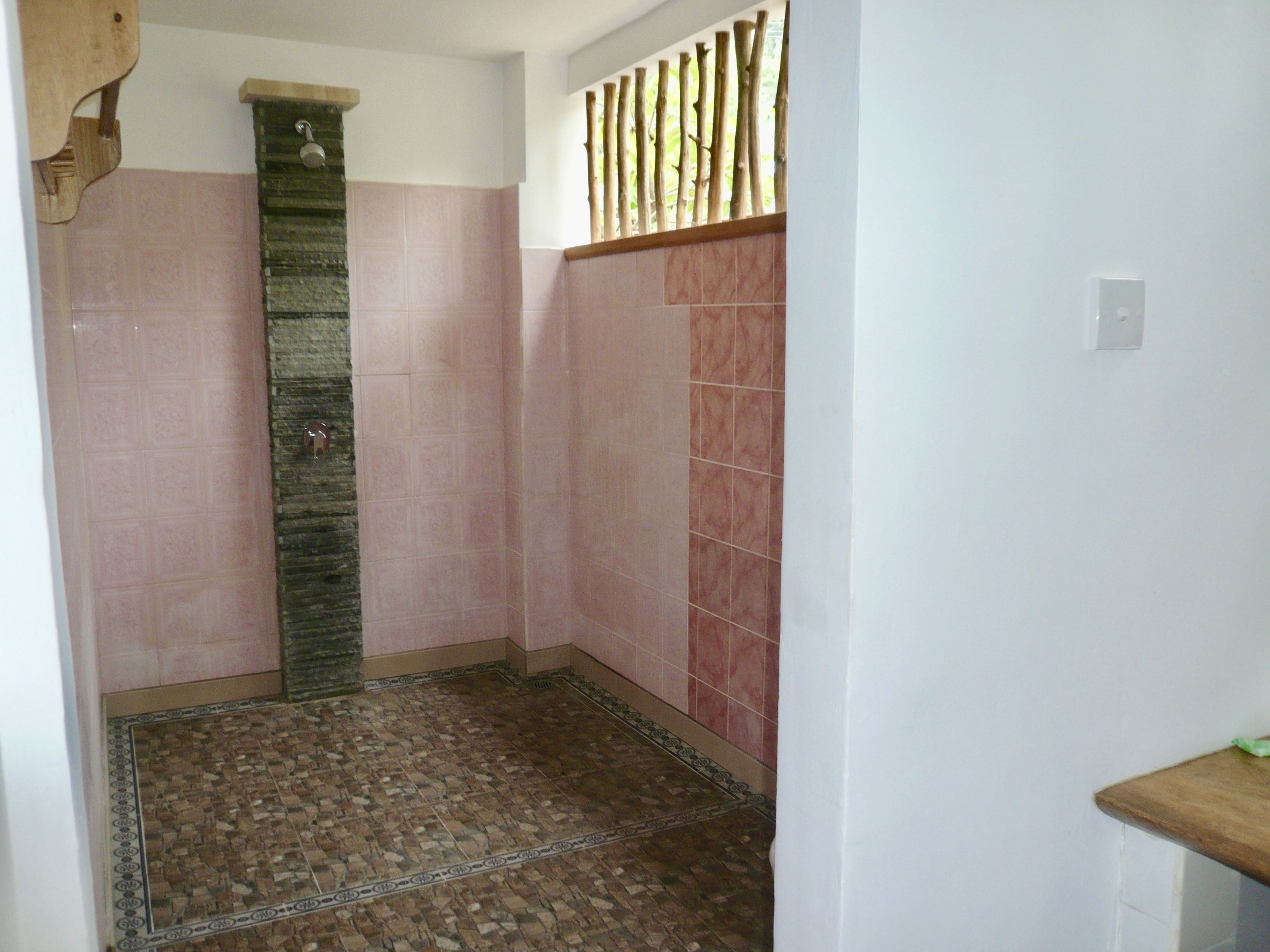 shower, rainfall showerhead, free toiletries, hair dryer