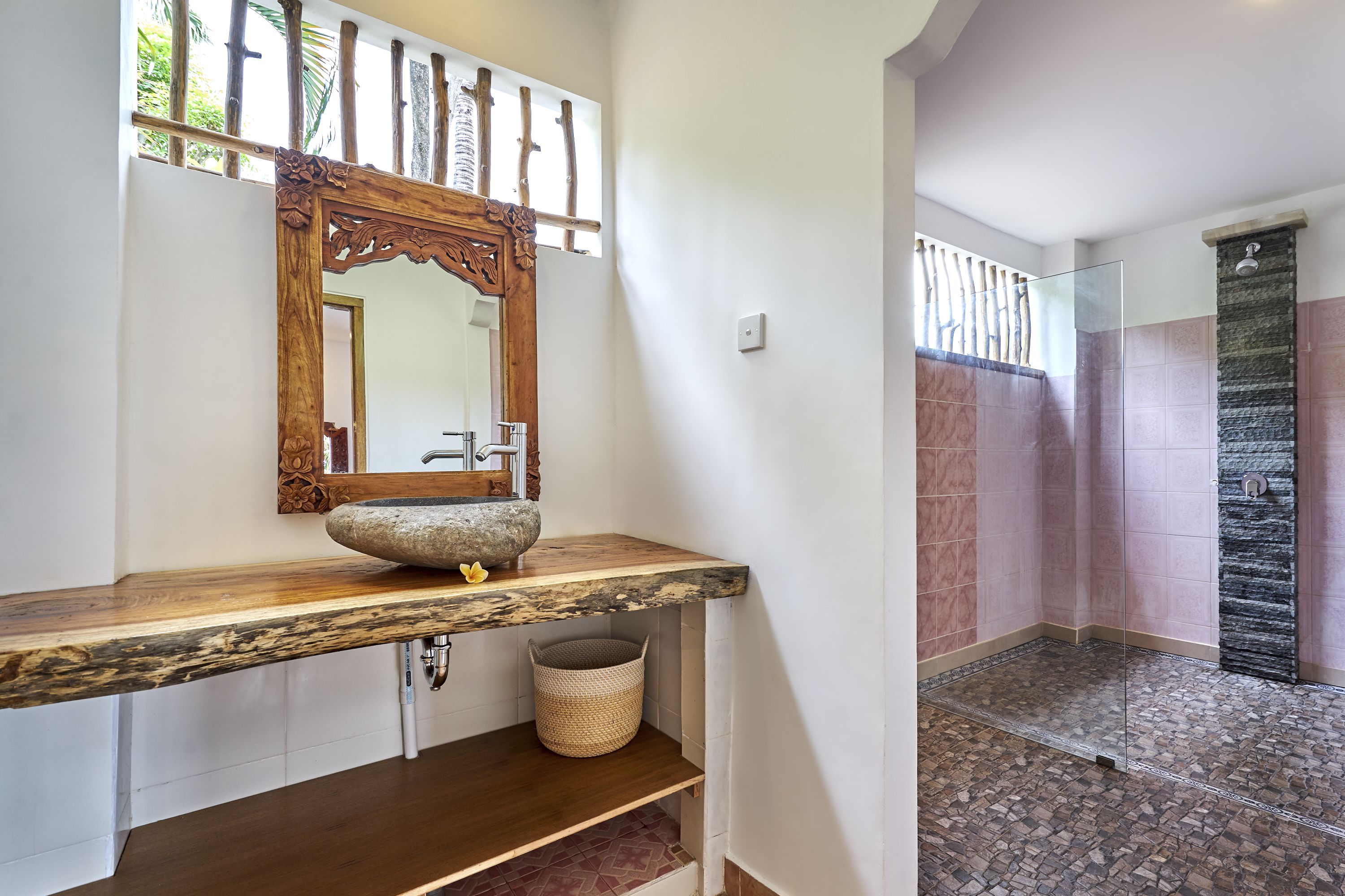 shower, rainfall showerhead, free toiletries, hair dryer