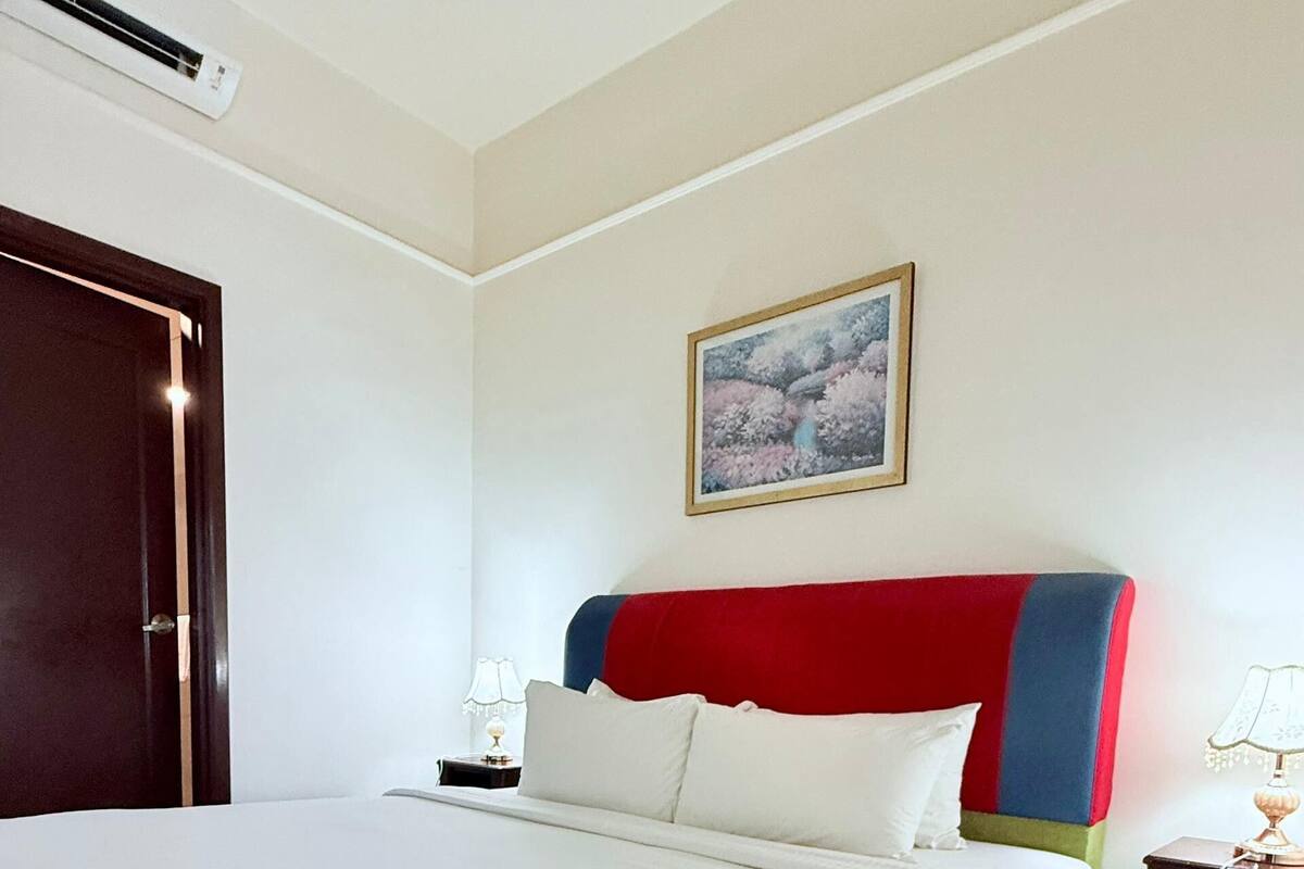 Chambre Junior | Coffre-fort, bureau, espace de travail pour ordinateurs portables