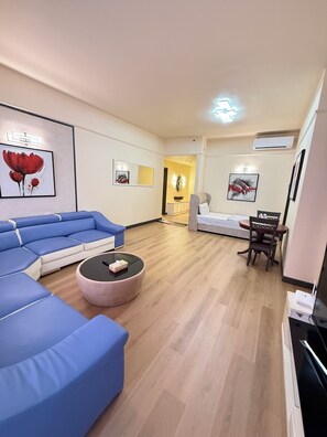 Familie appartement, 2 slaapkamers | Woonruimte | Een lcd-televisie