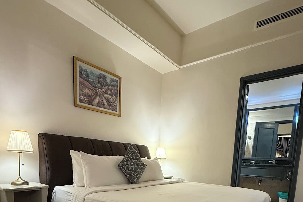 Chambre Premier | Coffre-fort, bureau, espace de travail pour ordinateurs portables