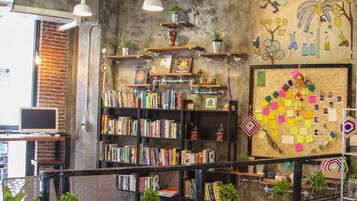 Área de estar no saguão