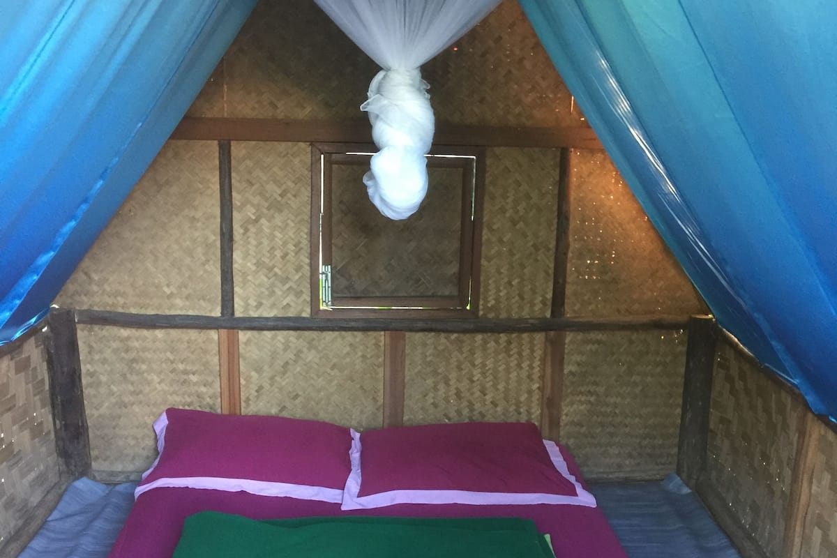 Bamboo Hut (Share Bathroom) | Rollaway beds (surcharge), WiFi (free)