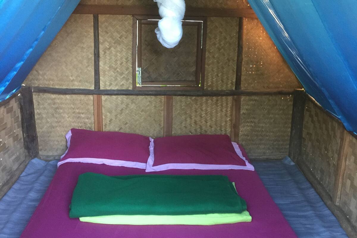 Bamboo Hut (Share Bathroom) | Rollaway beds, free WiFi