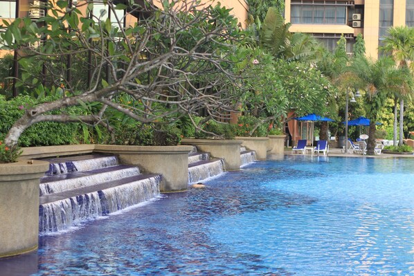 Outdoor pool - Classic Service Suite at Times Square (Kuala Lumpur)