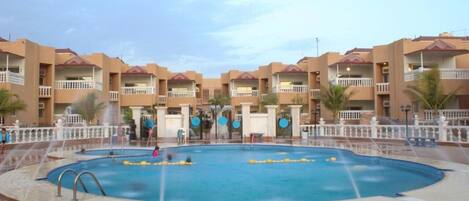 Piscine couverte, piscine extérieure