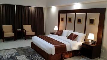 Classic Double or Twin Room | Minibar, in-room safe, desk, blackout curtains