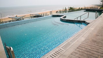 Piscina interna, 3 piscinas externas