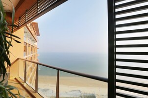Deluxe Suite, Sea View | Balcony