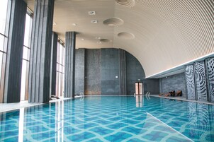 Indoor pool, 3 outdoor pools