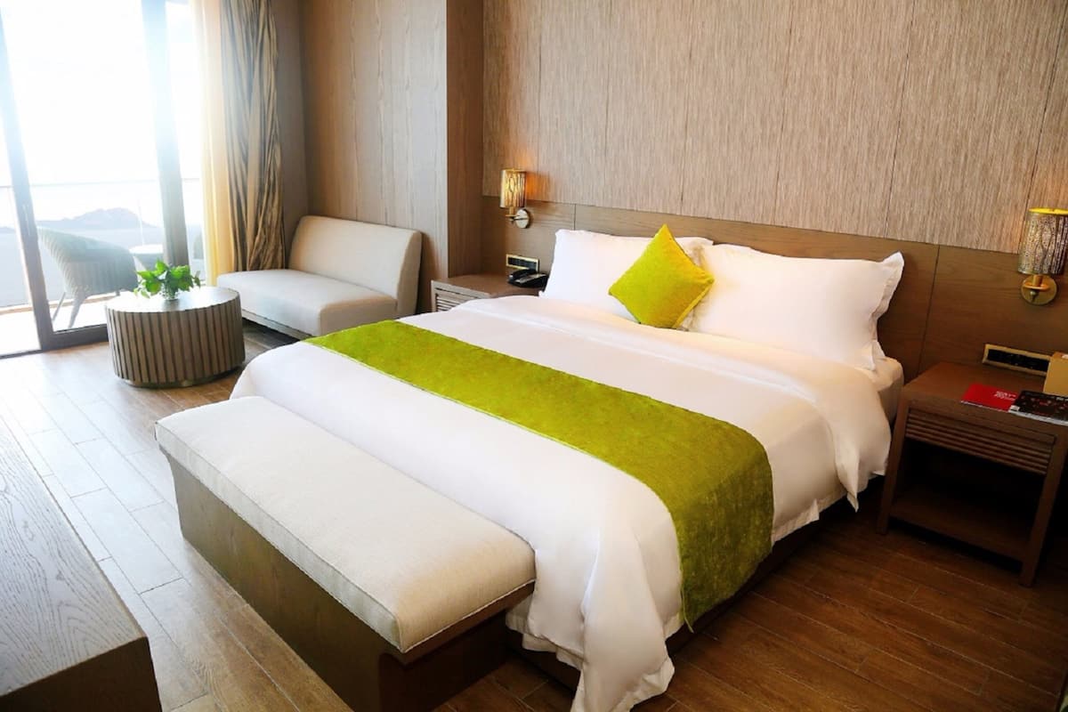Superior Room, Sea View | Premium bedding, minibar, in-room safe, desk