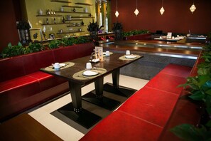 2 Restaurants, FrĂŒhstĂŒck, Mittagessen, Abendessen, chinesische KĂŒche